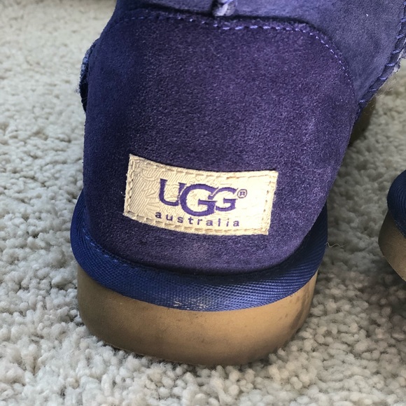 UGG Short Classic Boots - Picture 2 of 5